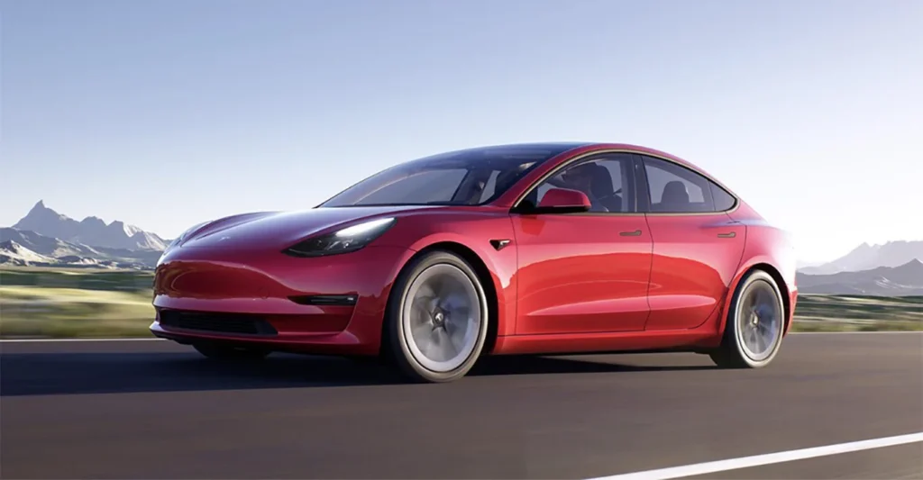Tesla artan maliyetlerle fiyatlarını artırdı Tesla artan maliyetlerle fiyatlarını artırdı