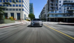 2025 Toyota Camry Hibrit En çok satan sedan ABD Hibrit oluyor Toyota hibrit teknolojisi
