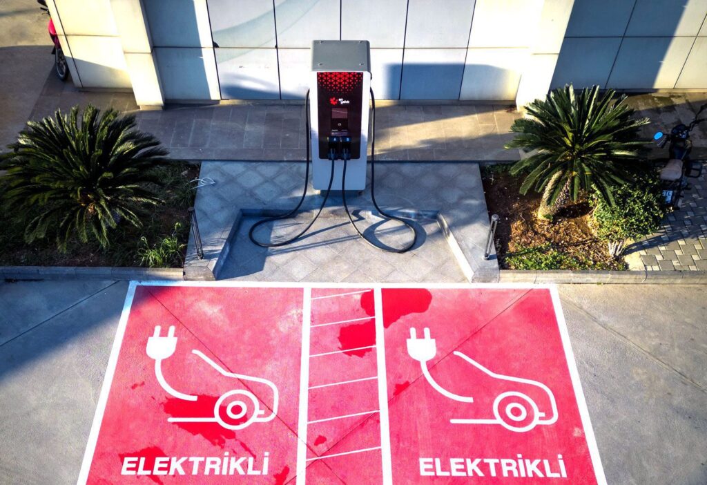 ENYAKIT 100. Elektrikli Şarj İstasyonu Türkiye Elektrikli Araç Altyapı Genişlemesi Yıl Sonu 300 Şarj İstasyonu Hedefi