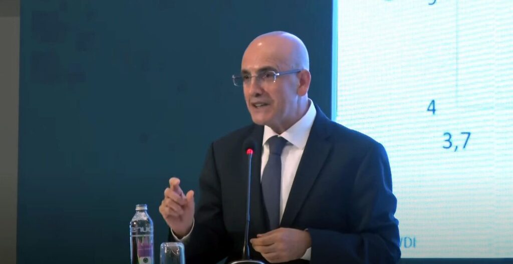 Mehmet Şimşek yeşil dönüşüm açıklamaları Türkiye yenilenebilir enerji yatırımları Yapay zeka enerji verimliliği