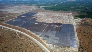 Erzin-1 GES kademeli devreye alma Türkiye’nin ikinci büyük güneş enerjisi santrali Hatay Erzin Limak Yenilenebilir Enerji