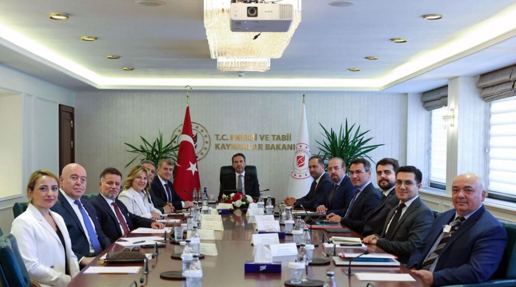 Jeotermal enerji sektörü Türkiye 2035 hedefleri Jeotermal enerji yatırımları ve sürdürülebilirlik Enerji Bakanı ziyareti jeotermal enerji derneği