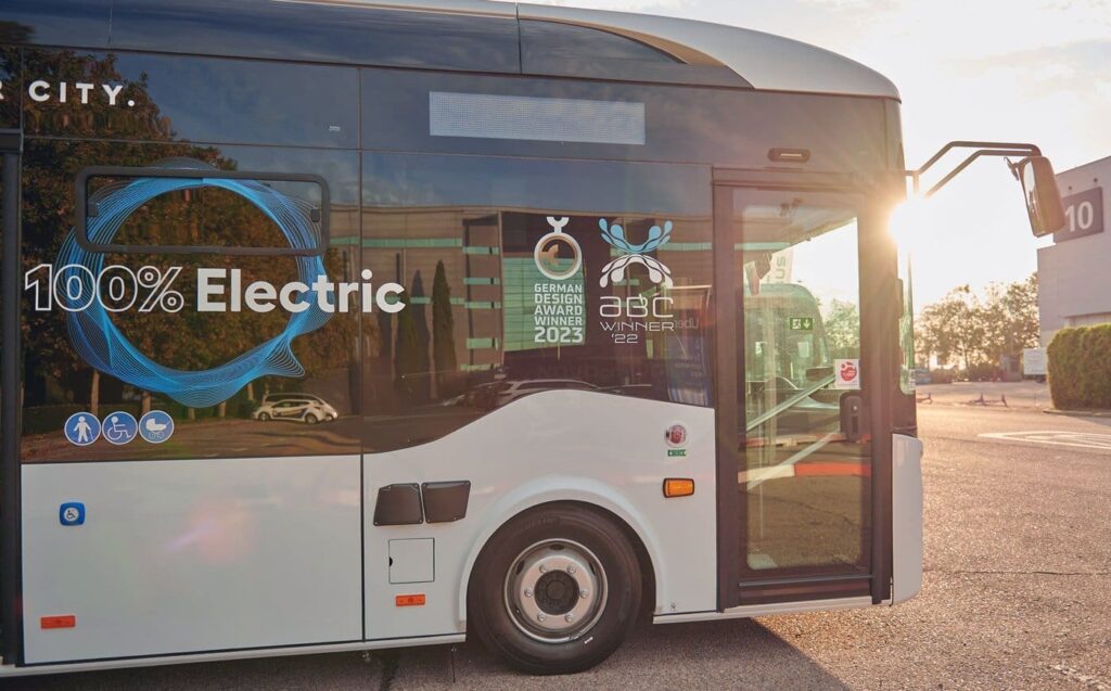 Anadolu Isuzu FIAA fuarı elektrikli otobüs modelleri Novo Volt elektrikli midibüs test sürüşü Grand Toro turizm taşımacılığı otobüs özellikleri