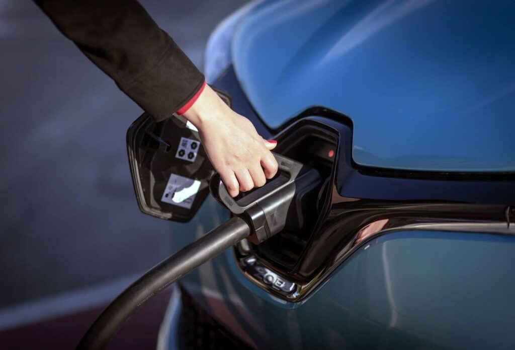 EN YAKIT Mil kampanyası elektrikli araç sahiplerine EN YAKIT şarj istasyonu ağı genişlemesi Türk Hava Yolları Miles&Smiles Mil kullanımı elektrikli araç