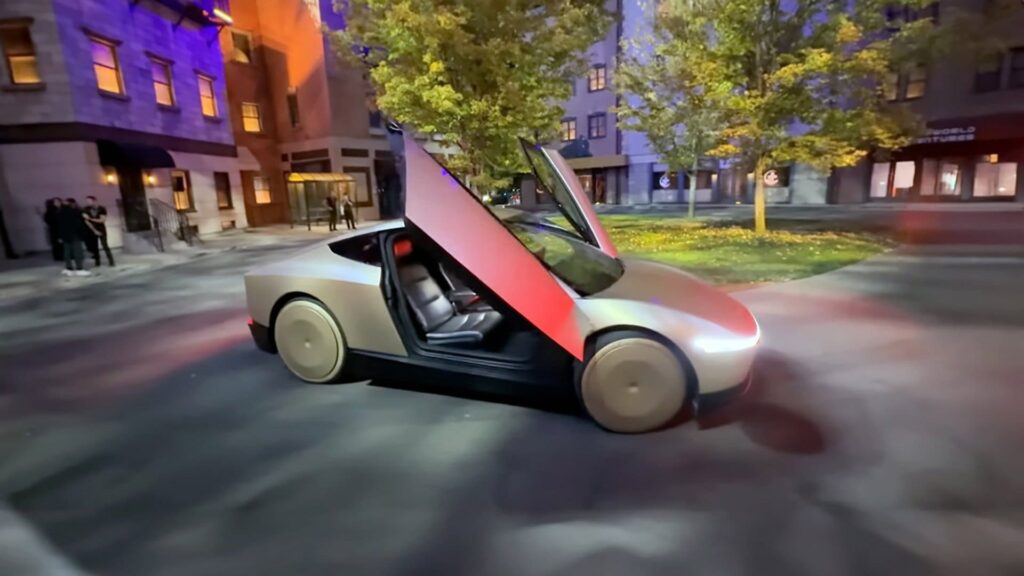 Tesla Cybercab otonom araç lansmanı Elon Musk robotaksi teknolojisi Cybervan ve Optimus robot tanıtımı