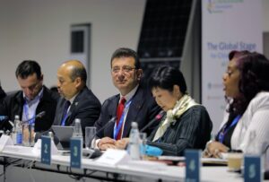 COP29 Bakü'de Ekrem İmamoğlu'nun iklim krizi konuşması İklim krizinin yoksullara etkisi ve İstanbul’un iklim taahhütleri Ekolojik adalet, yeşil tahvil ve İstanbul’un sürdürülebilir projeleri