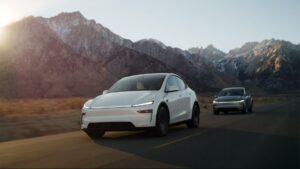 Yenilenen Tesla Model Y özellikleri Yeni Tesla Model Y Türkiye pazarı Güncellenmiş Tesla Model Y tasarım ve teknolojisi