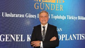 GÜNDER yeni başkanı Mehmet İzzet Özaydın Türkiye Güneş Enerjisi Birliği yönetim değişimi GÜNDER güneş enerjisi sektörü stratejileri